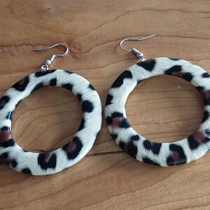 NWOT  LEOPARD PRINT HOOP EARRINGS